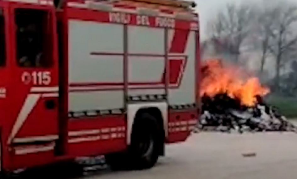 Ancora incendi ai rifiuti tra Palermo e provincia