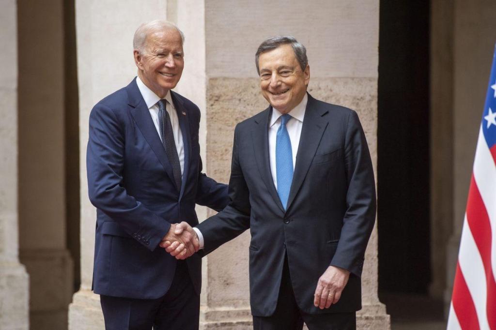 Joe Biden e Mario Draghi.