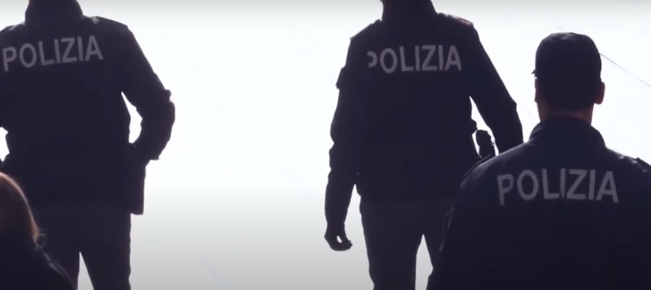 Denunciato per rapina si taglia la barba per non farsi riconoscere