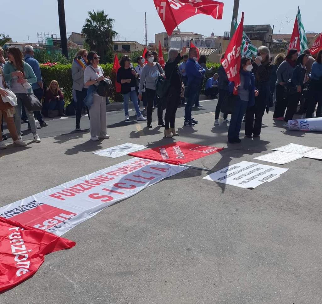 Continua la protesta dei lavoratori Asu a Palermo