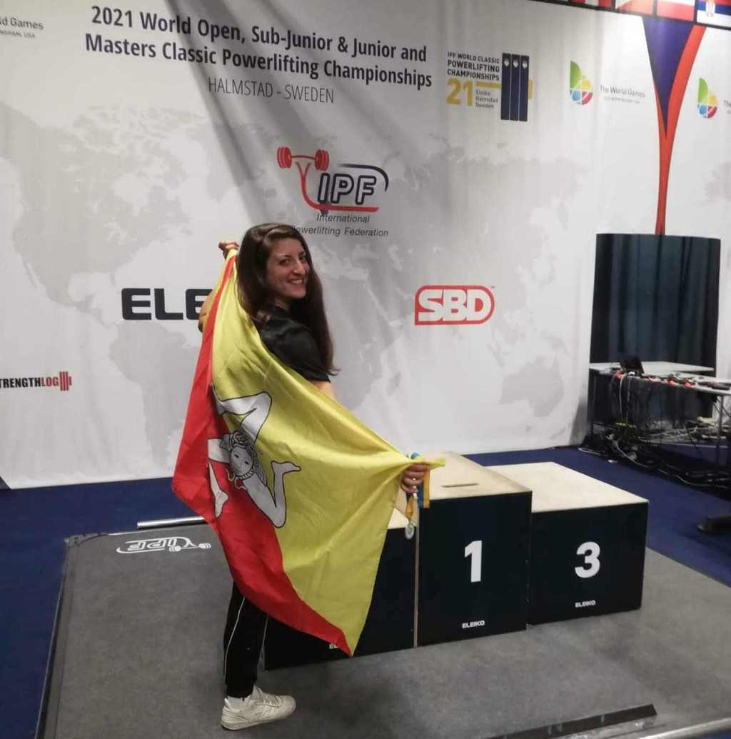 Verdiana Mineo, Palestra Popolare Palermo, festeggia l'argento di powerlifting ai mondiali 2021 in Svezia