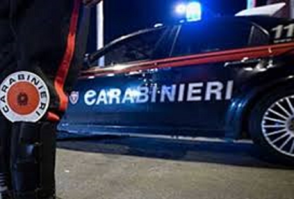 denunciati con mazze baseball e coltello