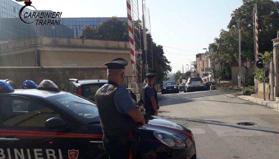Mezzo bloccato al passaggio a livello