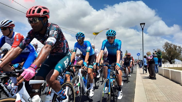 Giro d'Italia 2022, un tratto della quarta tappa partita da Avola ed arrivata al Rifugio Sapienza