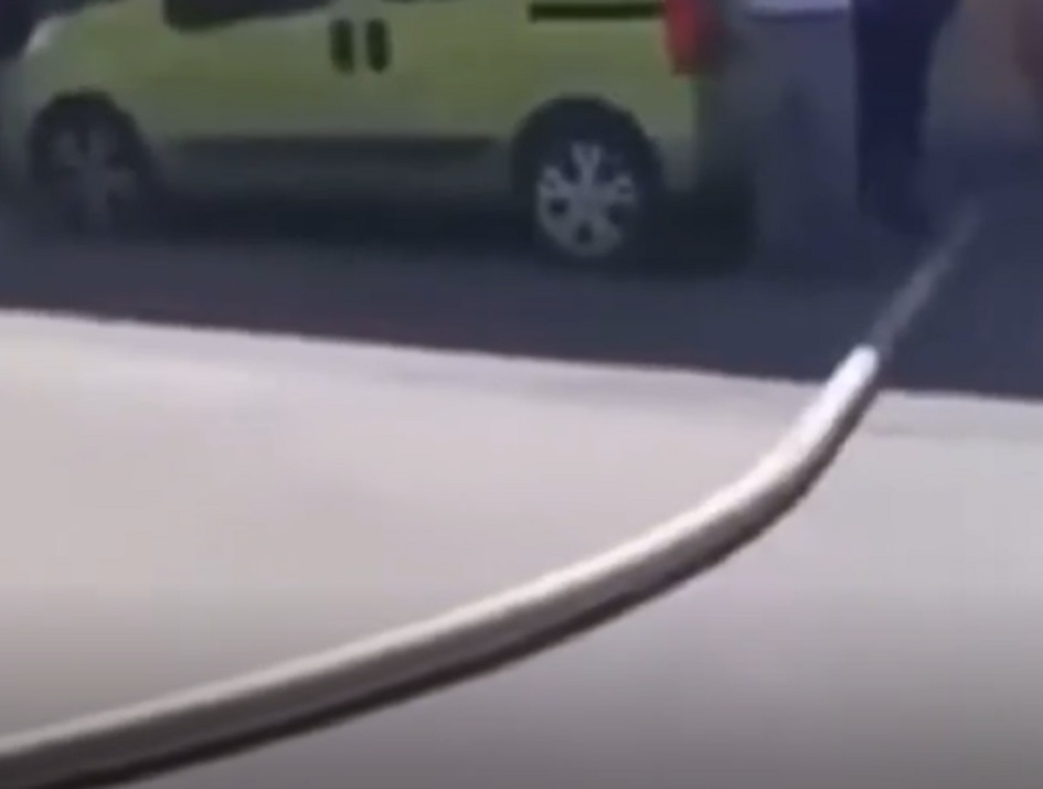 Il palo della luce caduto a Terrasini