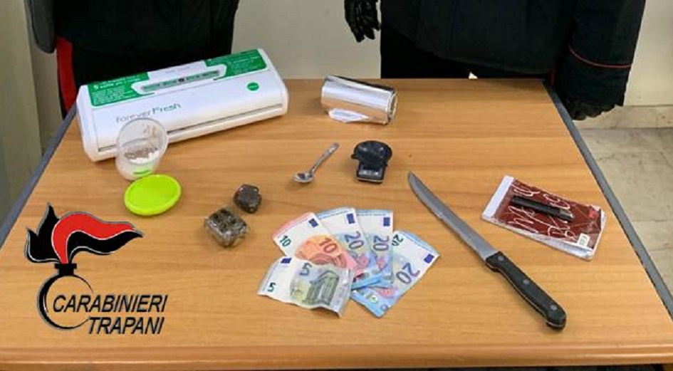 Carabinieri scoprono bazar della droga a Trapani