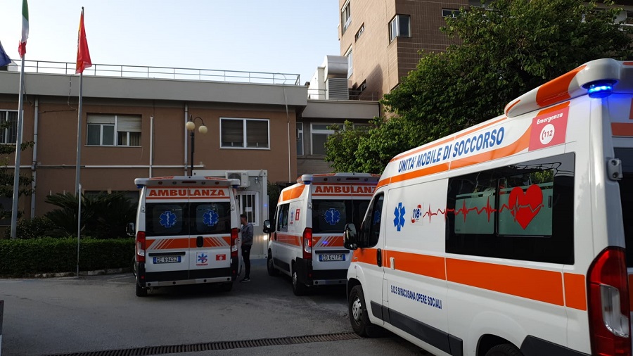 Le ambulanze al Pronto soccorso di Siracusa