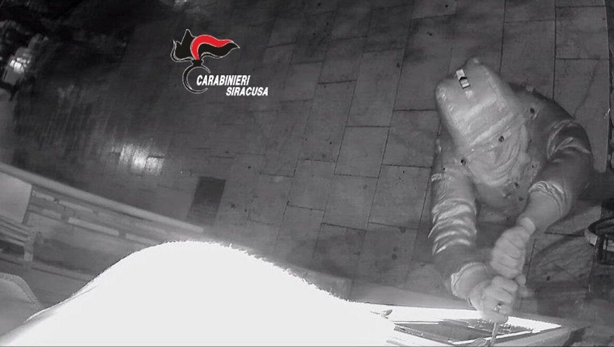 Arresto di un ladro dei carabinieri di Siracusa