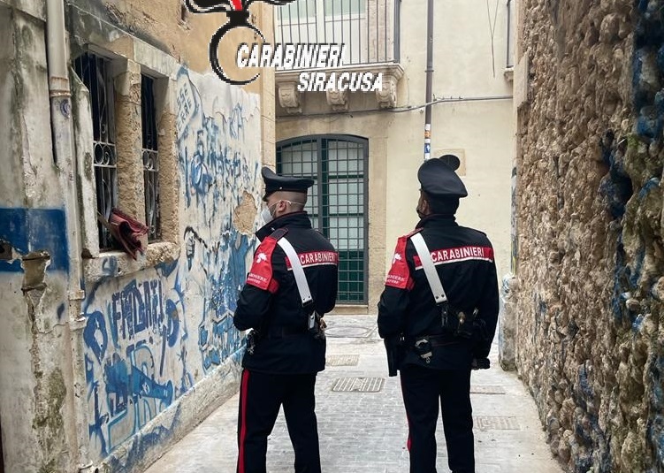 I carabinieri nel corso di un controllo in Ortigia