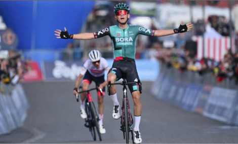 Lennard Kana vince la quarta tappa del Giro d'Italia 2022