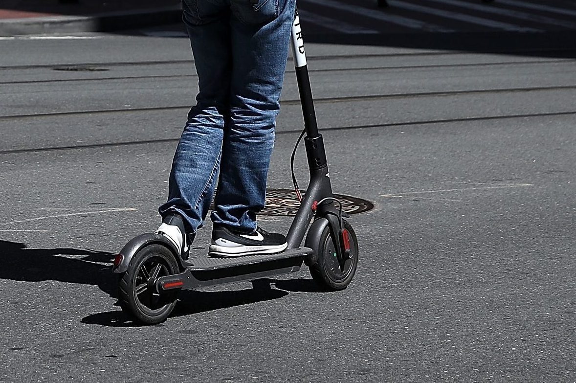 Nuovo Codice della strada, cosa cambia per monopattini e bici elettriche