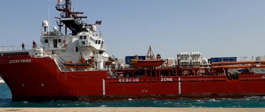 La nave Ocean Viking a Pozzallo