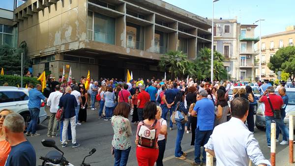 A Palermo e Catania la protesta dei lavoratori regionali