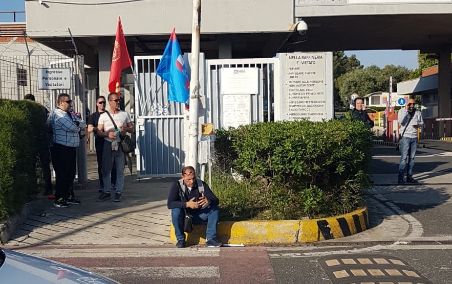 Sciopero dei lavoratori della raffineria Lukoil