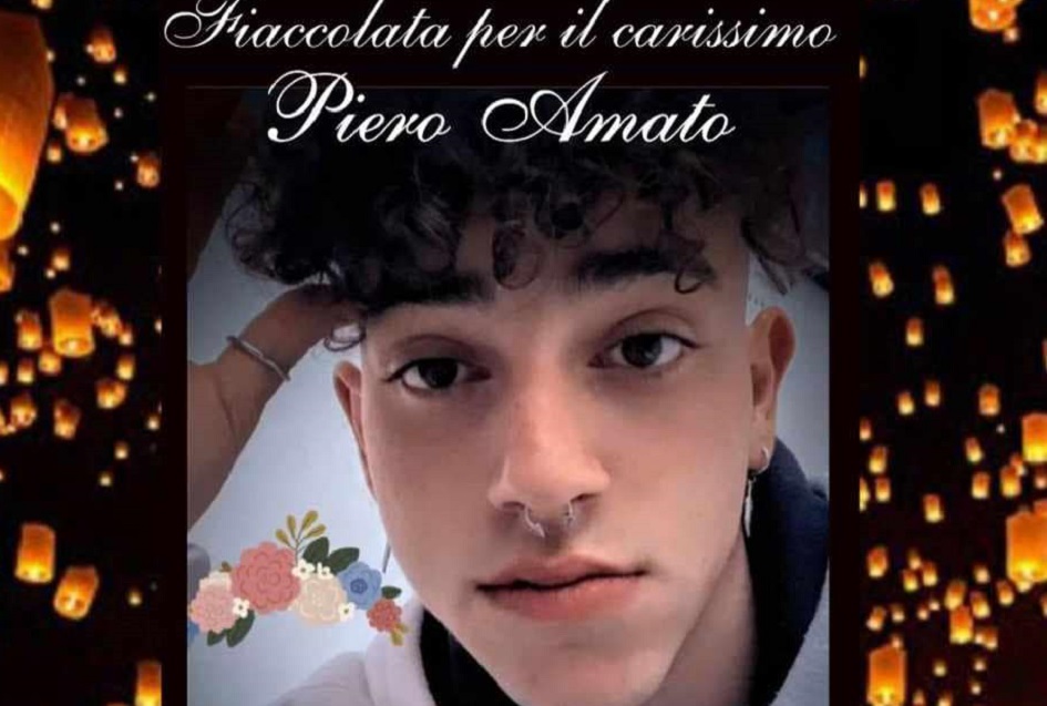 Fiaccolata per il giovane morto ad Alcamo