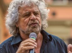 Reddito di cittadinanza, Beppe Grillo lo difende e si appella ai ‘volenterosi’