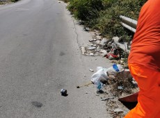 La crisi infinita dei rifiuti nel Palermitano e Trapanese, strade inondate ancora da spazzatura