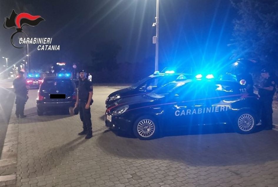 I controlli dei carabinieri agli stabilimenti balneari della Playa