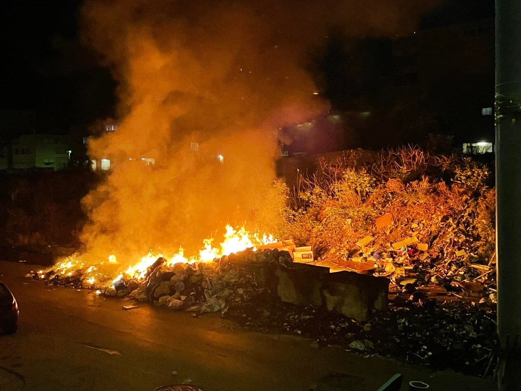Fiamme allo Zen 2, via Senocrate di Agrigento