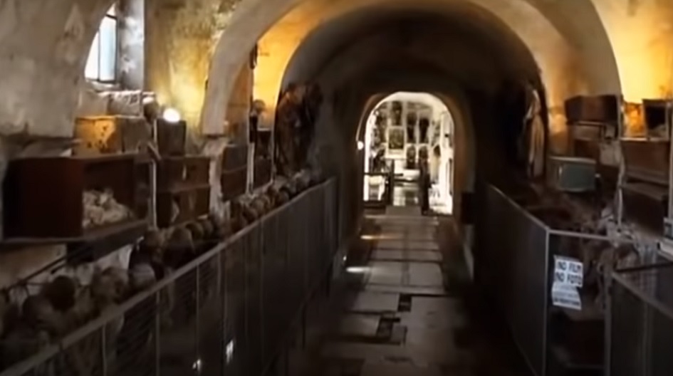 L'interno delle catacombe dei cappuccini