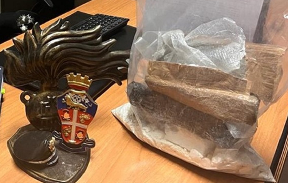 Scoperti 1,2 chili di cocaina in un'auto