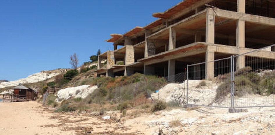 La sentenza del tar sull'ecomostro di Scala dei turchi