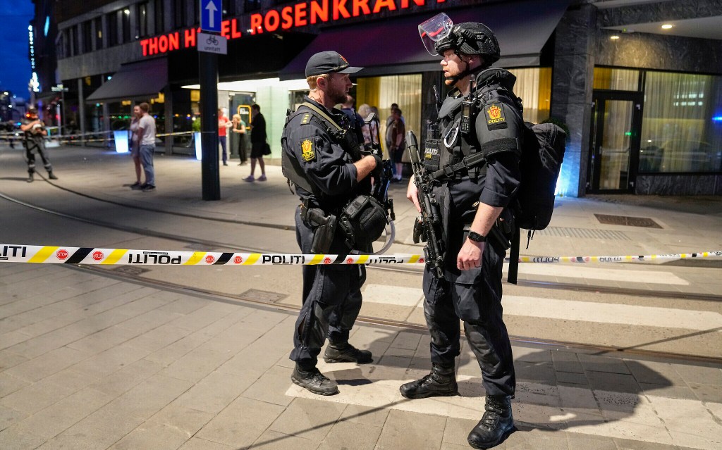 Sparatoria in locale gay di Oslo, Norvegia: 2 morti.