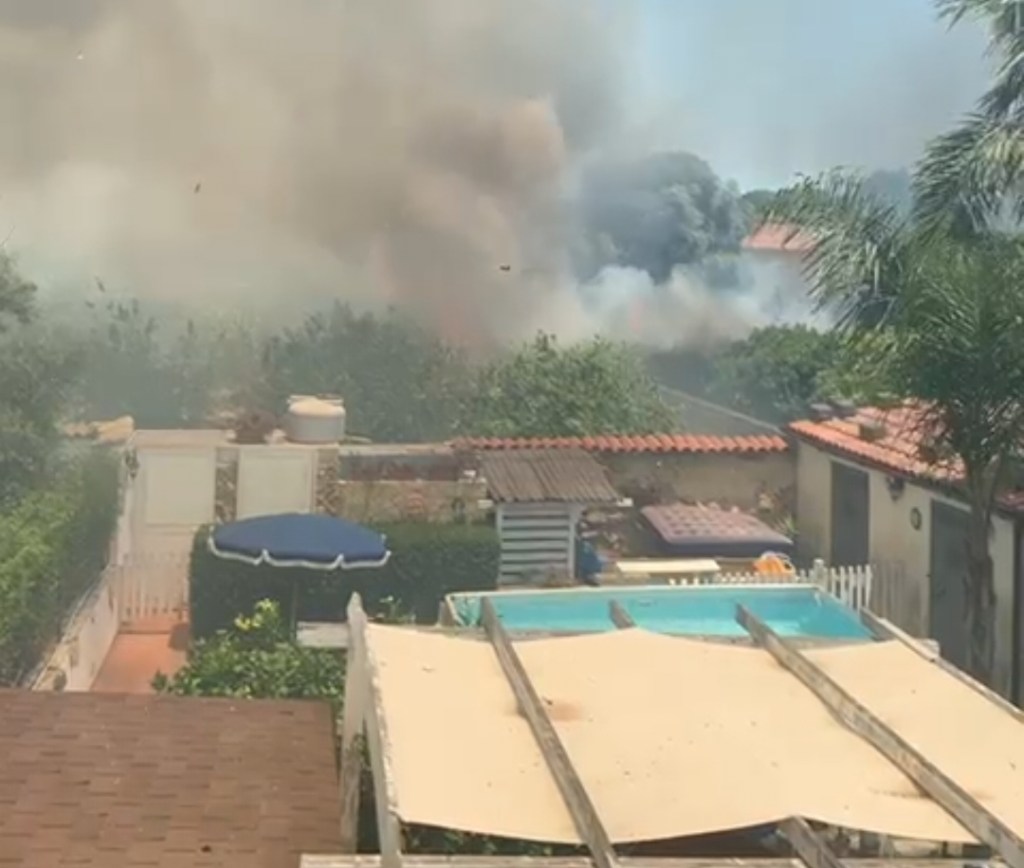 Incendio all'Arenella di Siracusa