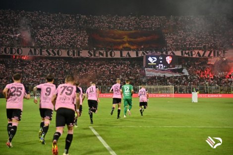 Palermo-Padova, finale play off di ritorno, entrata giocatori in campo al Barbera