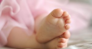 Era all’asilo nido da poche ore: neonata di 4 mesi si sente male e muore