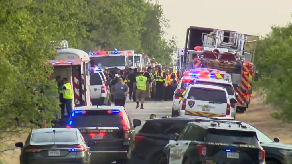 Strage di migranti in Texas: 46 morti in un rimorchio di un camion.