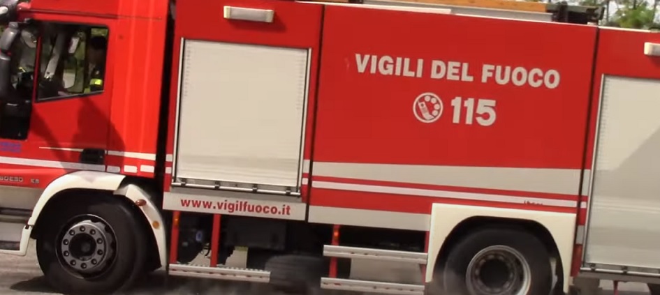 Notte di tregua dopo i tanti incendi ai rifiuti