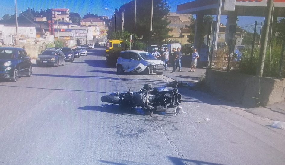 Motociclista in prognosi riservata