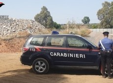 Discarica abusiva scoperta nel Catanese, tonnellate di scarti di pietra lavica