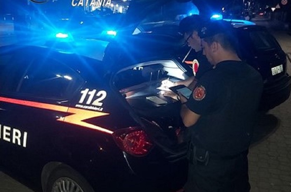 Denunciato mentre passeggia perchè era ai domiciliari