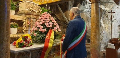 Festino di Santa Rosalia, l'omaggio floreale alla Patrona del sindaco Lagalla