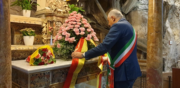 L'omaggio floreale del sindaco Lagalla a Santa Rosalia in occasione del 398°Festino
