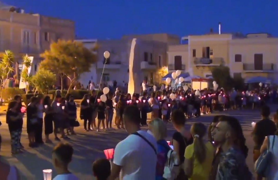 Fiaccolata per il bimbo morto di Lampedusa