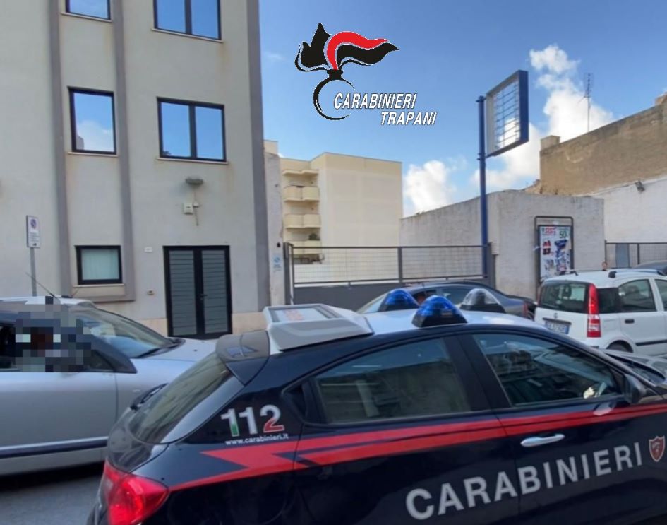 Minaccia di suicidarsi e viene salvato da carabiniere