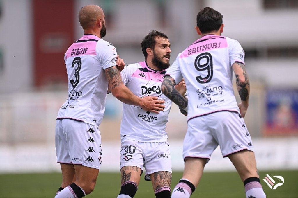 Nicola Valente rimane a Palermo anche per la prossima stagione