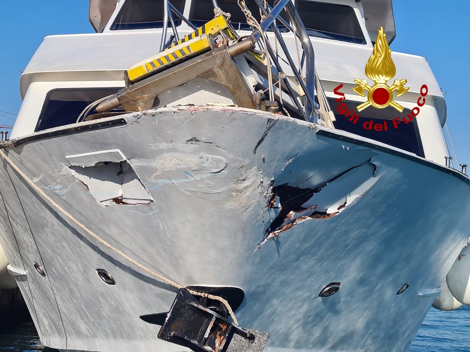 Paura per turisti per uno scontro tra motonavi