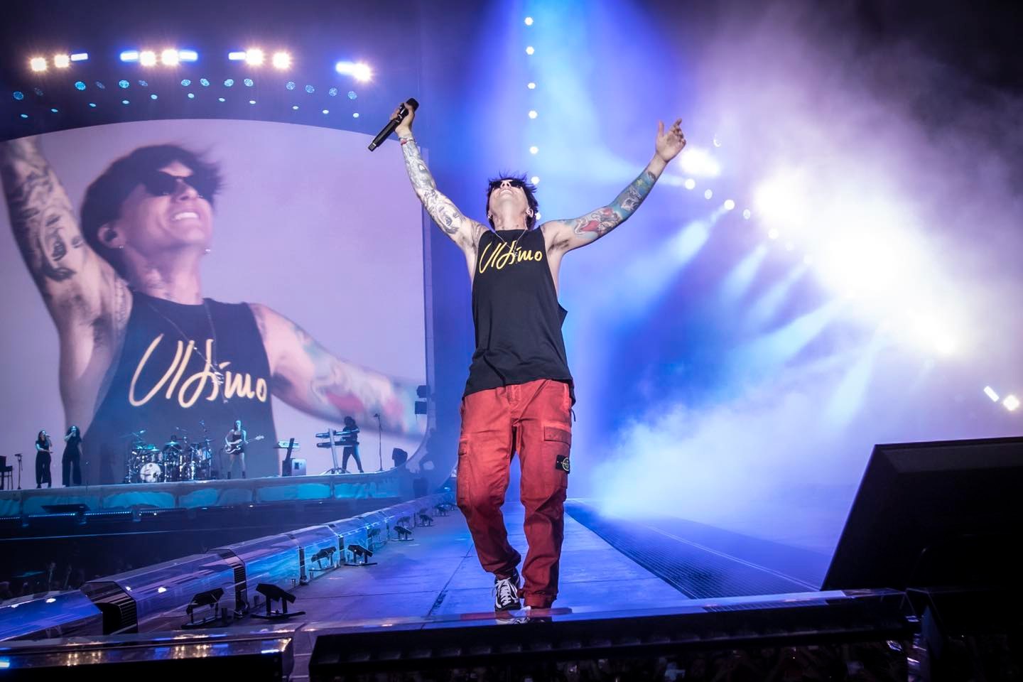 Ultimo in concerto a Catania, scenografie tridimensionali ed effetti