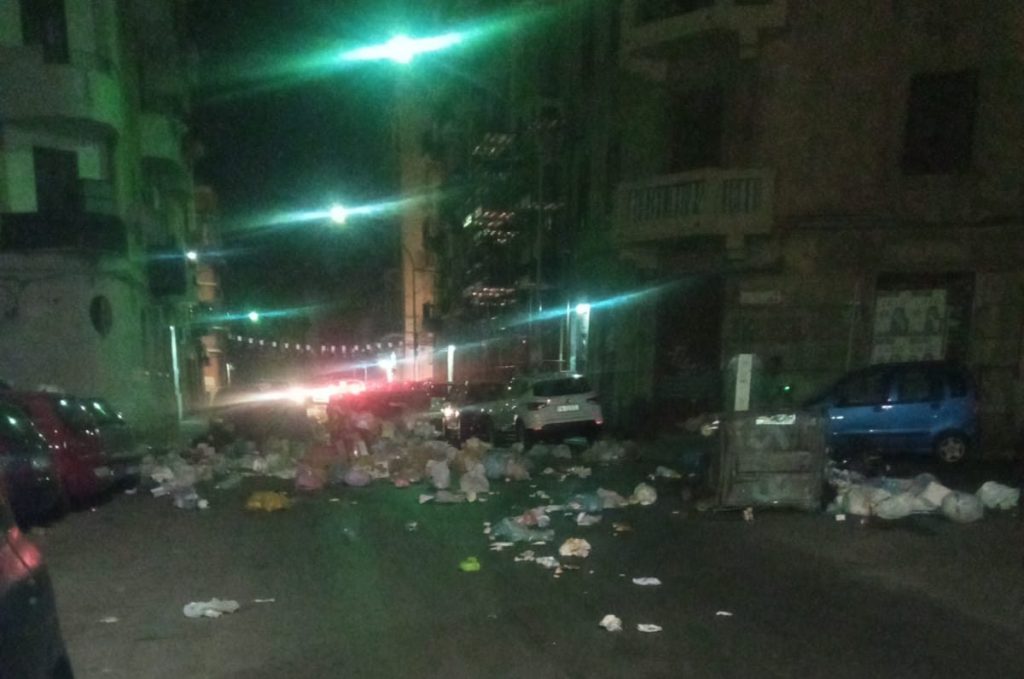 Rifiuti in via Silvio Pellico, Palermo