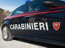 Cane non smette di abbaiare, carabinieri scoprono madre e figlio morti