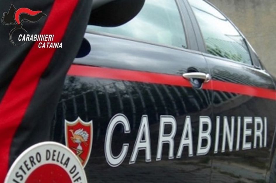 minaccia di morte moglie e suocera davanti ai carabinieri