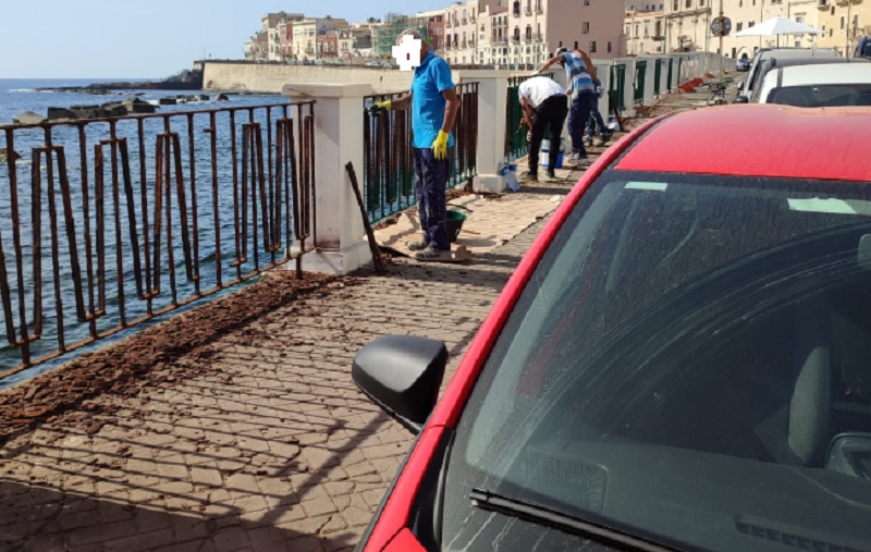 Lavori di pitturazione in Ortigia su ringhiere ammalorate
