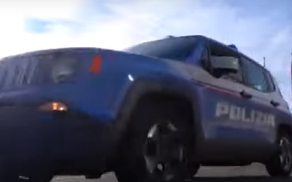 Ruba auto e viene denunciato