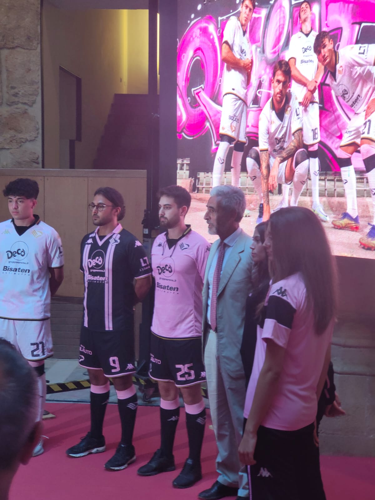 Il Palermo presenta le nuove maglie, Mirri: Un ponte tra passato e futuro