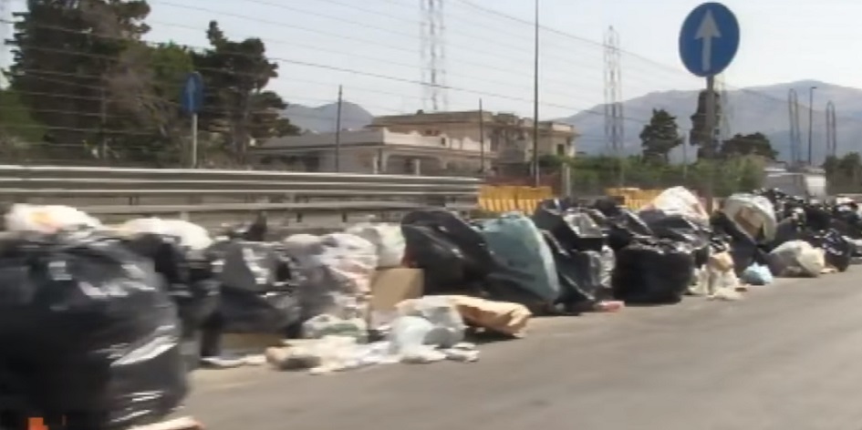 A Carini si aggrava l'emergenza rifiuti