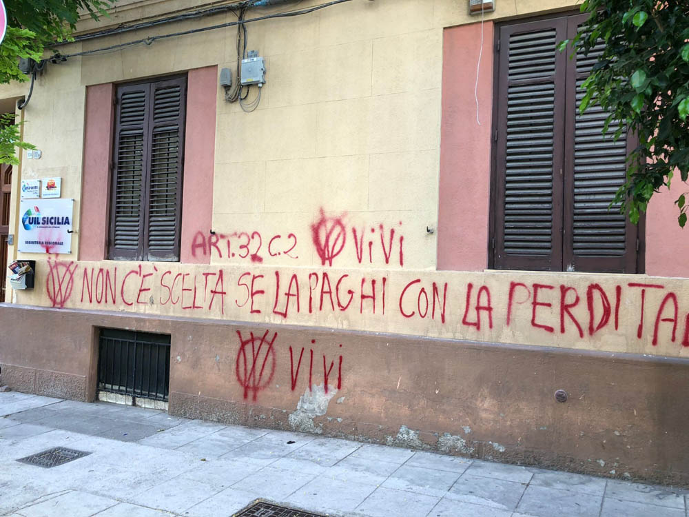 Intimidazione alla sede Uil di Palermo, imbrattata la sede con scritte anonime